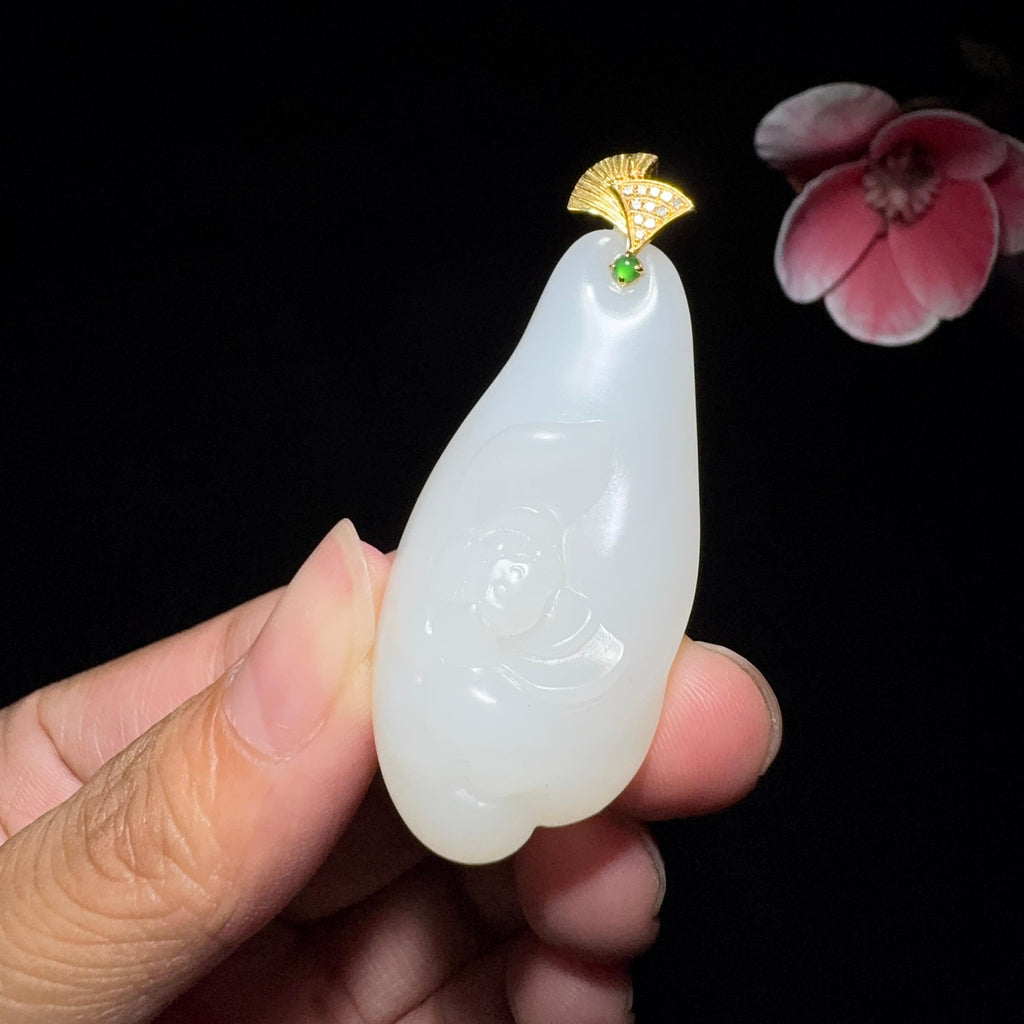 和田玉白玉花开富贵吊坠（18.9g）