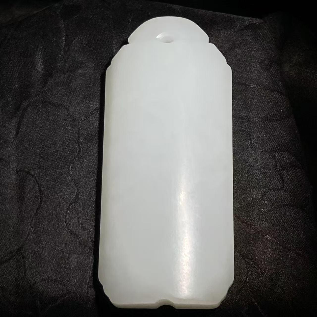 和田玉羊脂白玉无事牌（81.1g）
