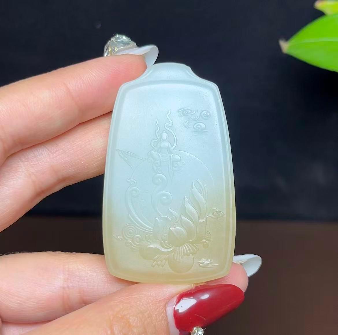 新疆和田玉且末糖白羊脂玉大势至菩萨（35.1g）