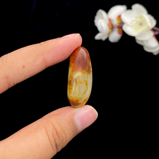 和田玉聚红皮青花底籽料吊坠籽（13.4g）