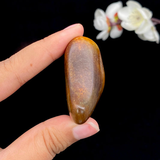和田玉黄沁皮籽料原石（65.2g）