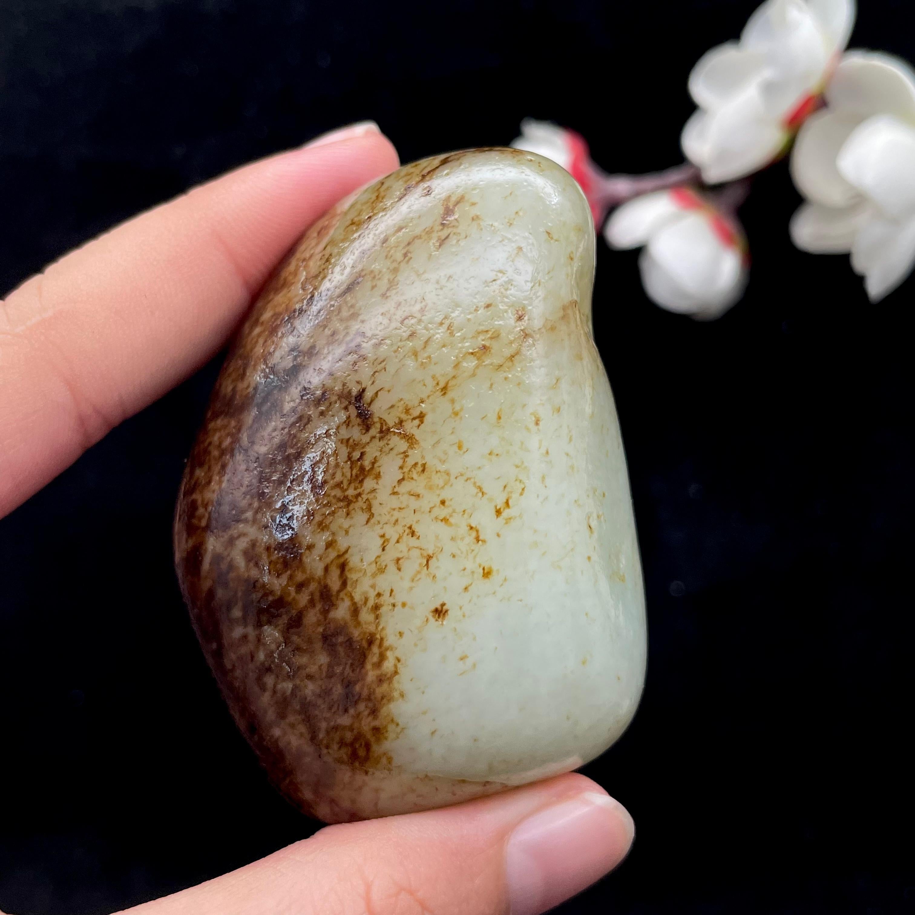 和田玉秋梨皮籽料手把件（124.7g）