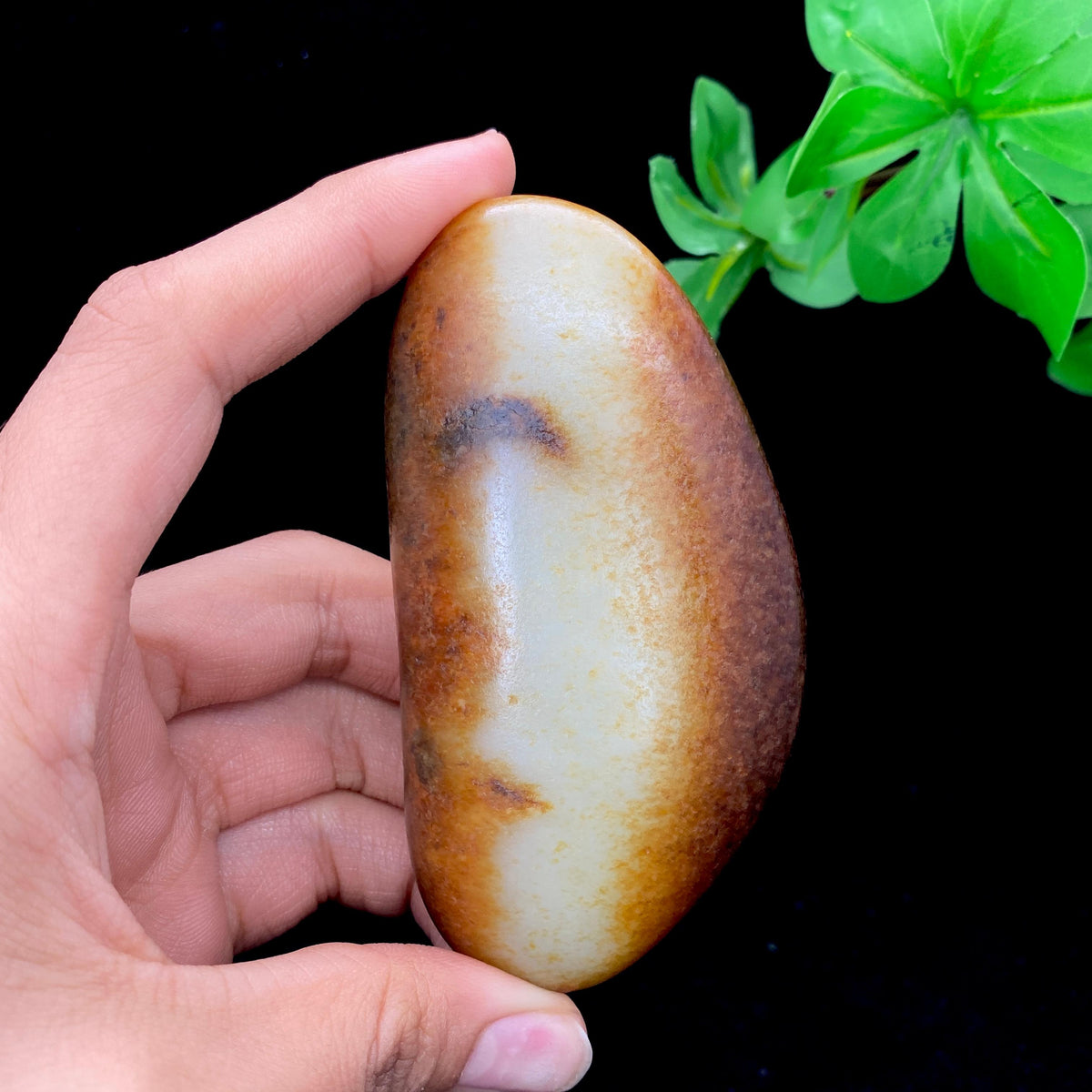 和田玉聚红皮籽料手把件（183.3g）