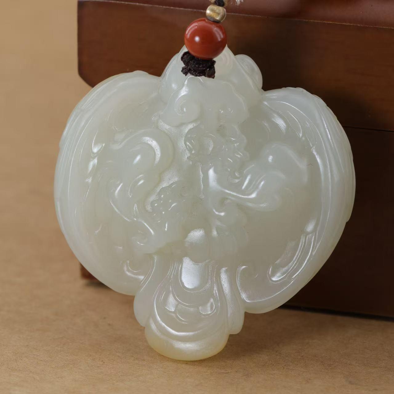 和田玉白玉籽料蝙蝠吊坠（37.8g）