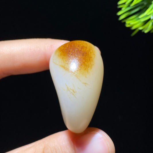 和田玉白玉秋梨皮籽料原石（21.7g）