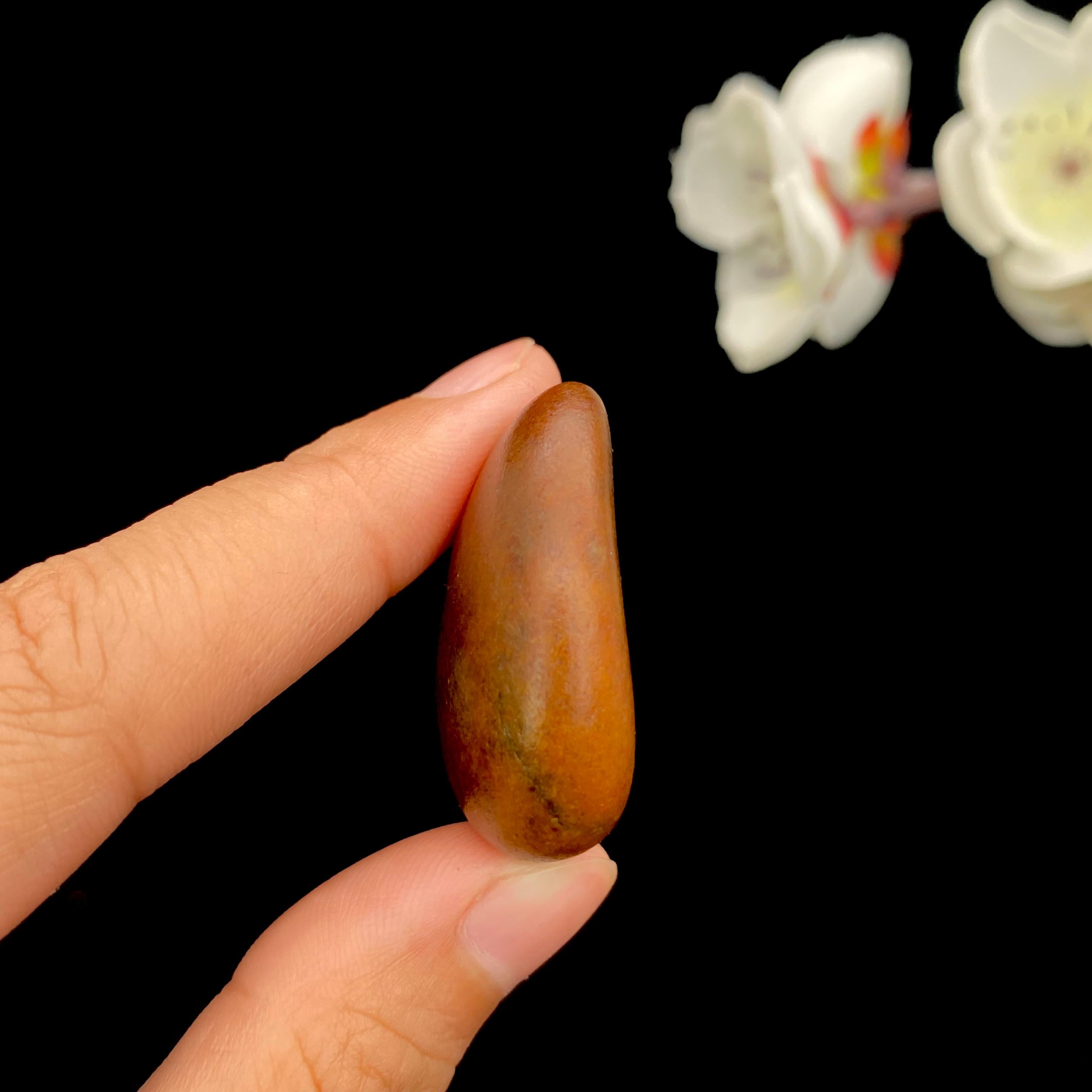 和田玉红沁皮籽料原石（18.7g）
