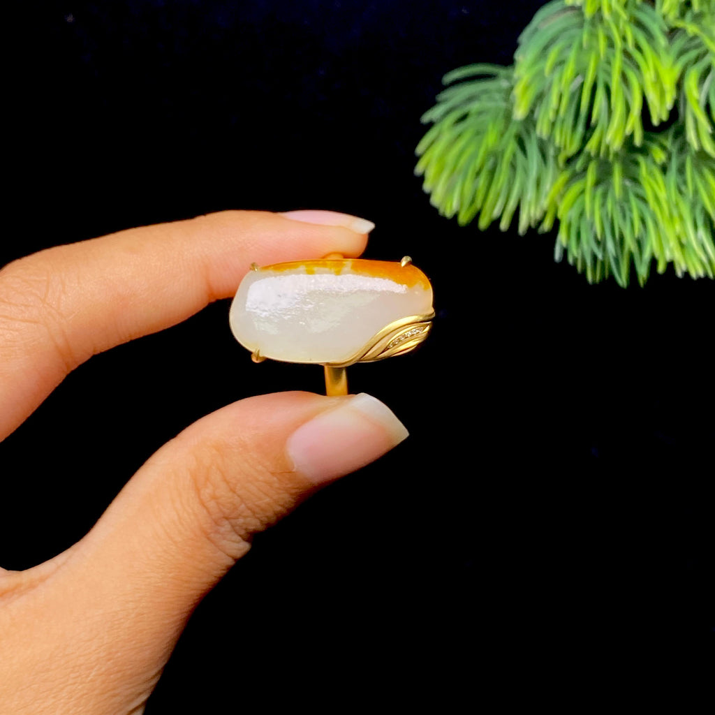 和田玉金镶黄皮白肉籽料戒指（8.0g）