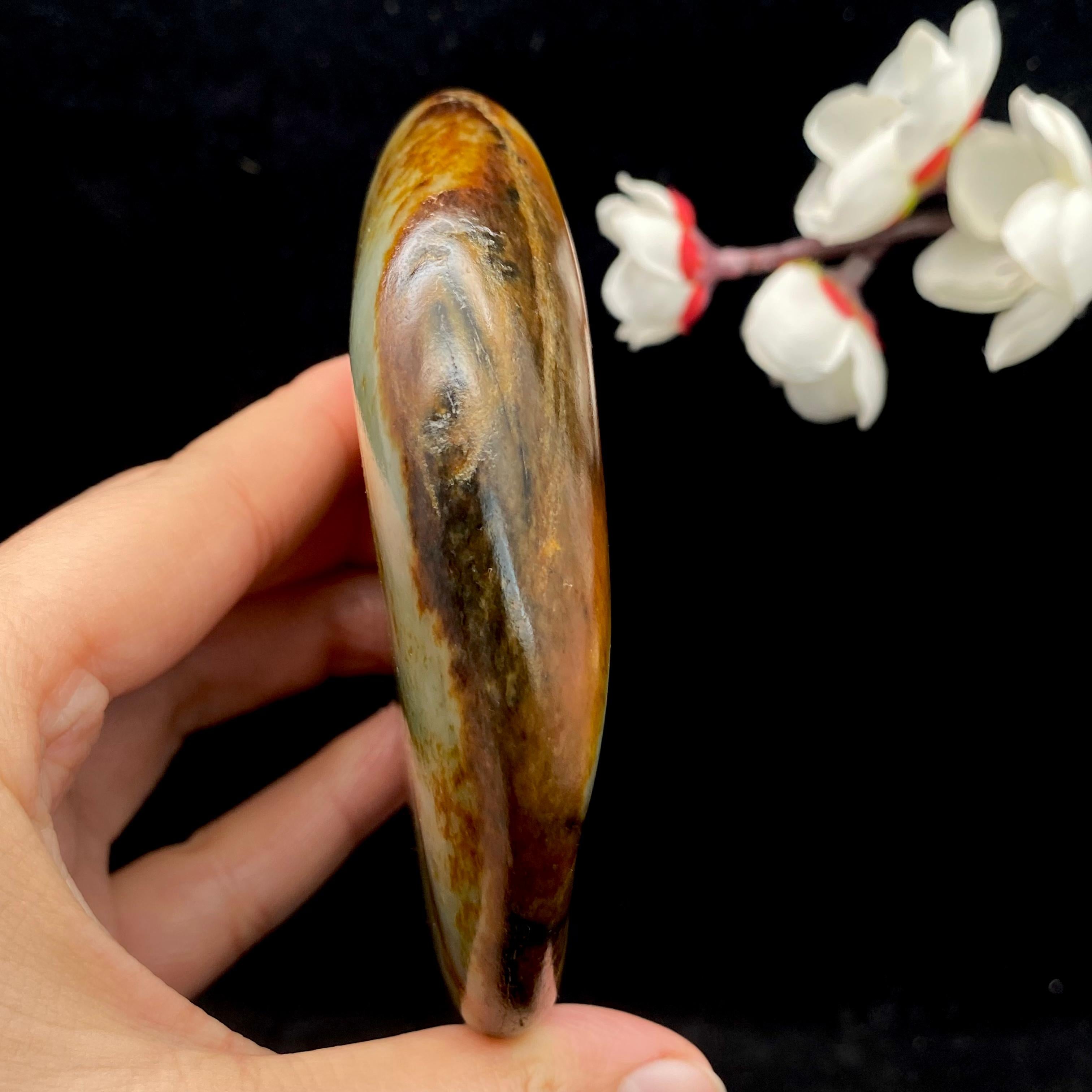 和田玉聚黄皮籽料手把件（220.4g）