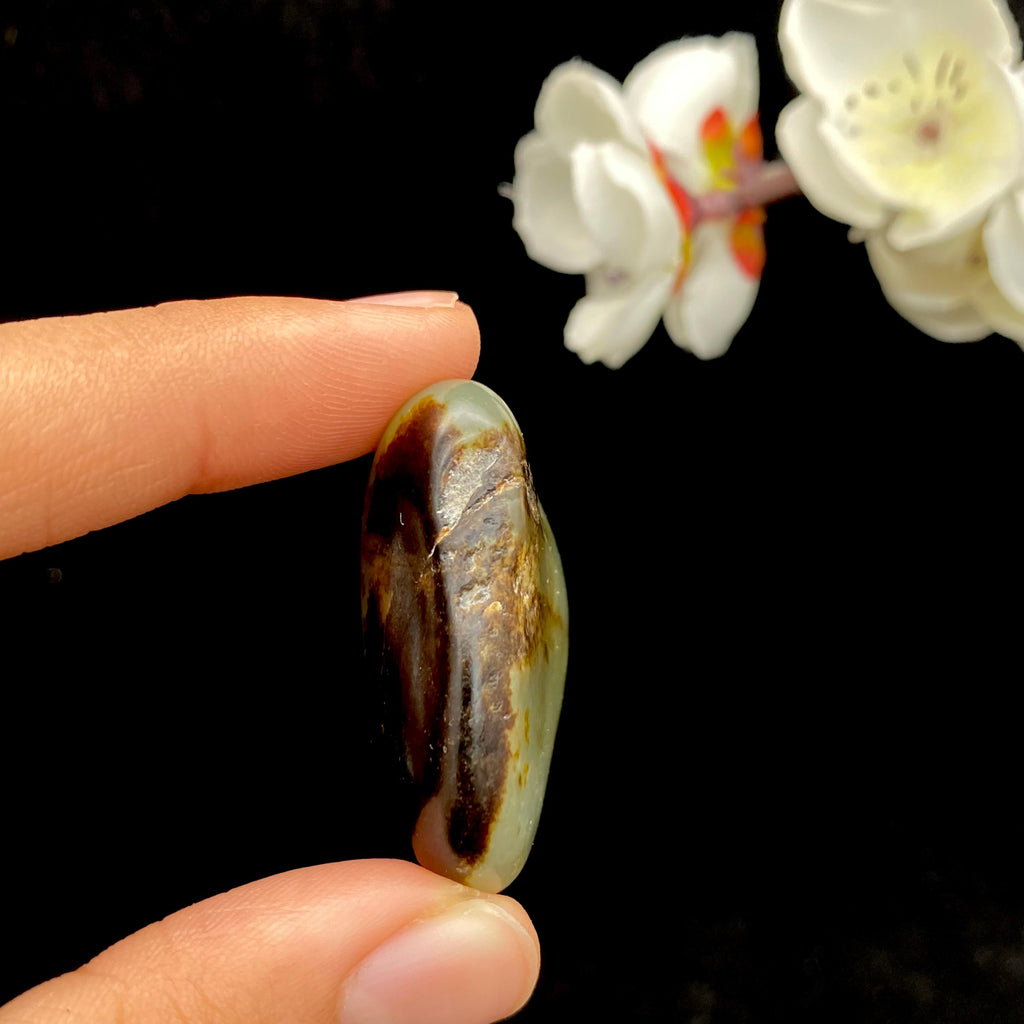 【超值推荐】和田玉聚黑皮籽料原石（23.5g）