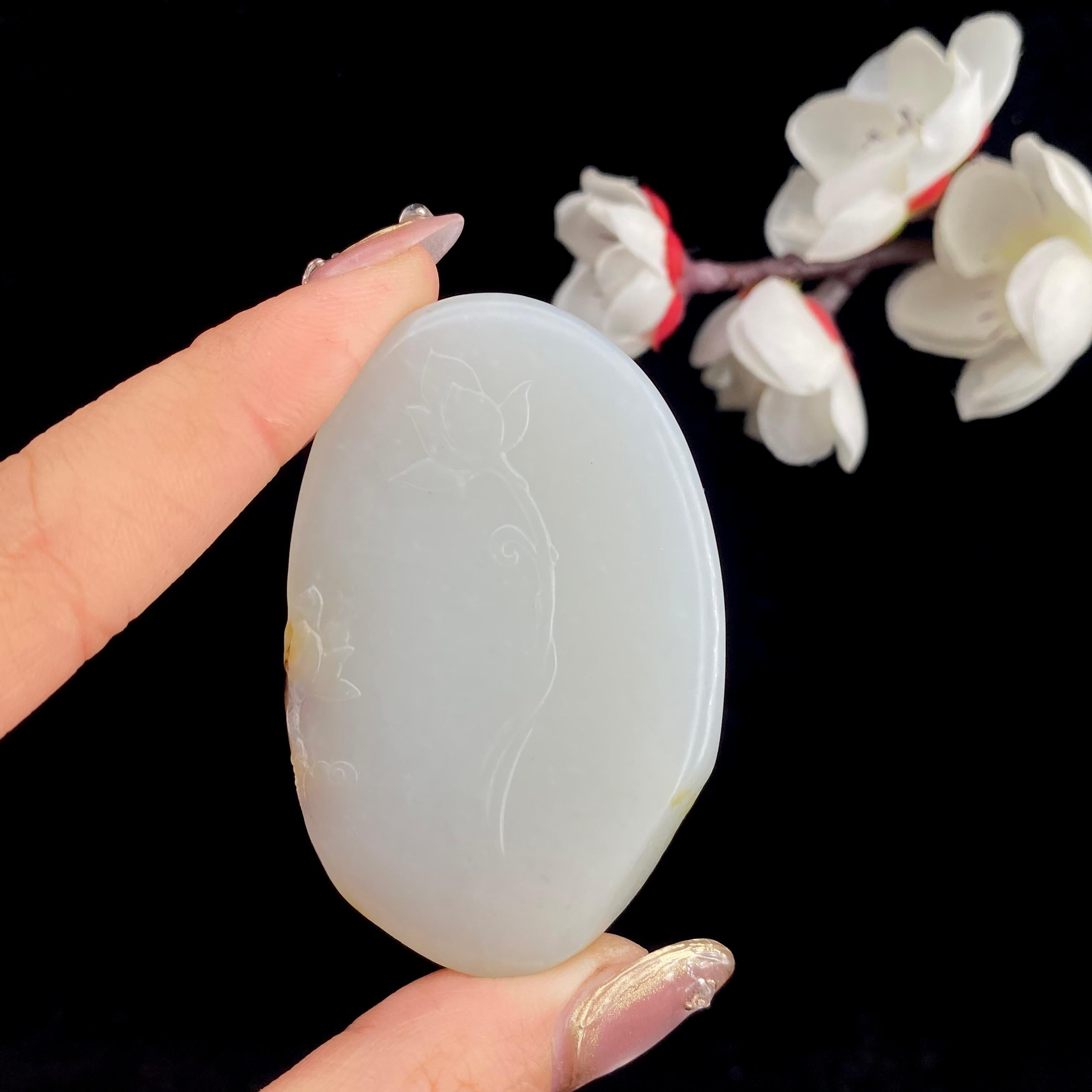 和田玉白玉籽料【观音】（53.7g）