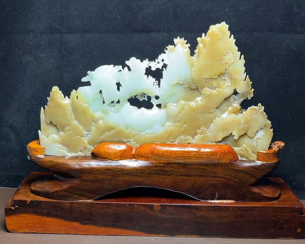 新疆和田玉且末糖山水摆件（2581.0g）