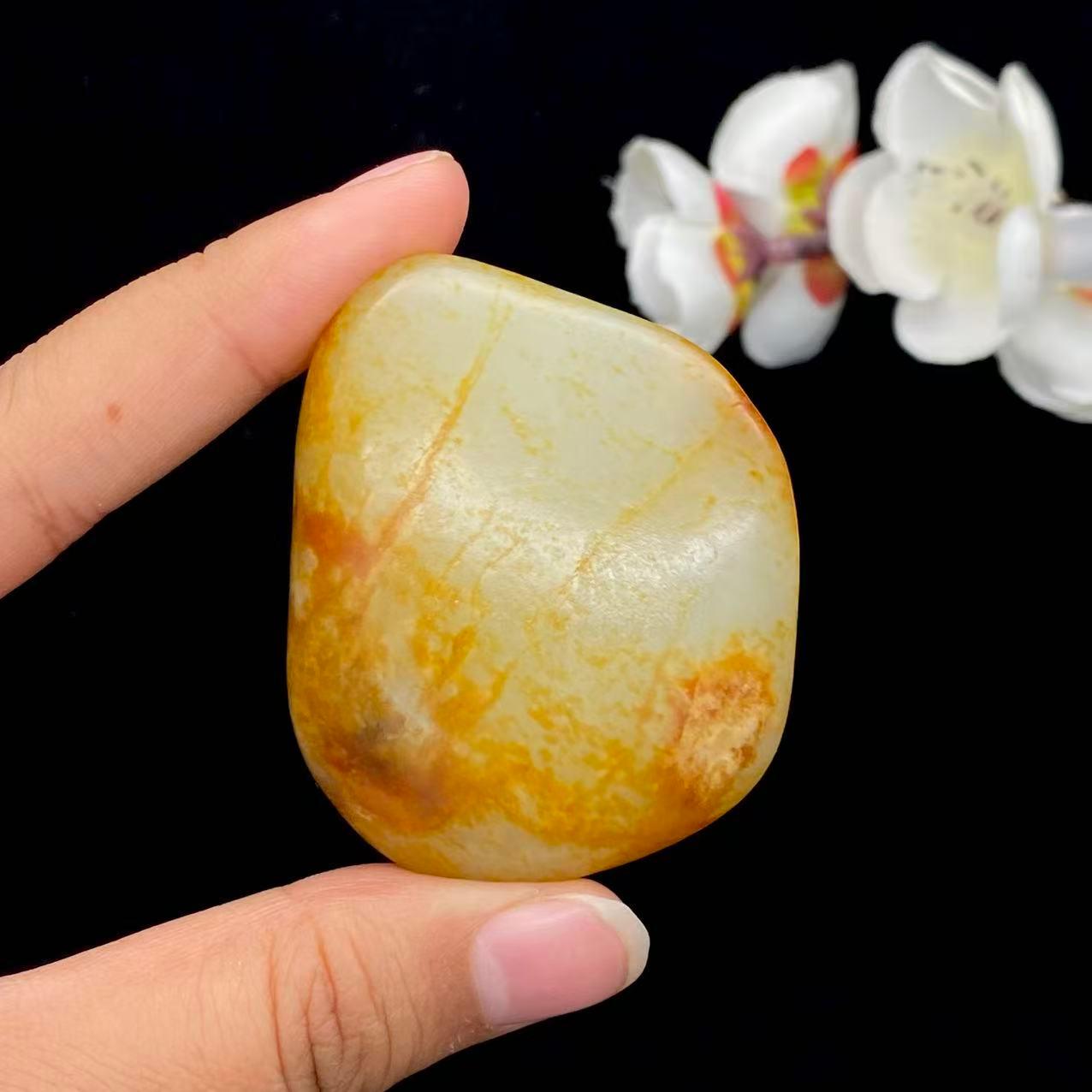 和田玉洒红皮籽料大挂件（65g）