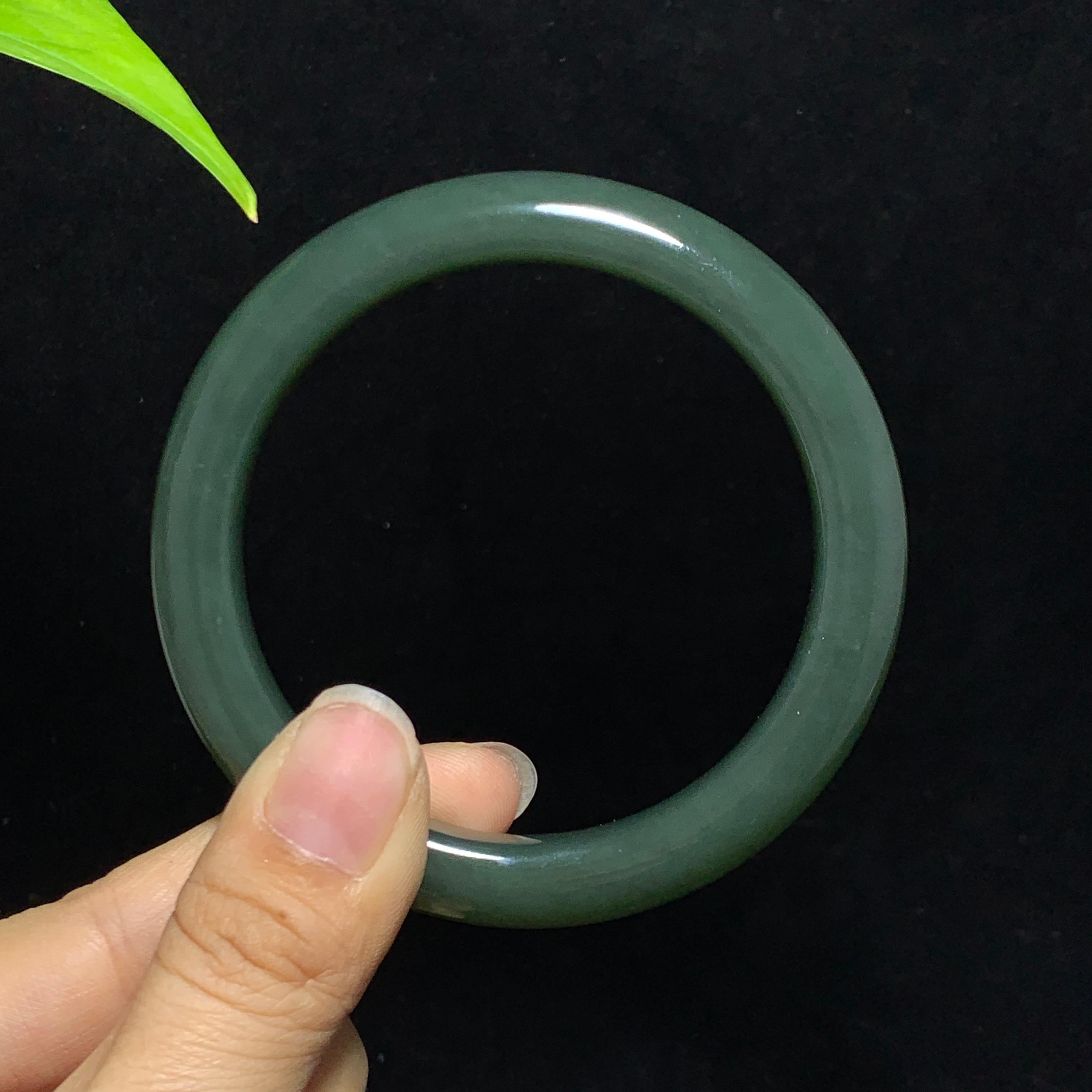 和田山料沙枣青手镯（56.3g）