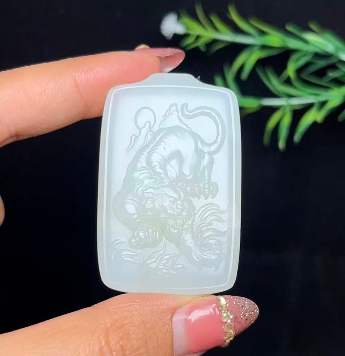 和田玉糖白料下山虎牌（42.2g）