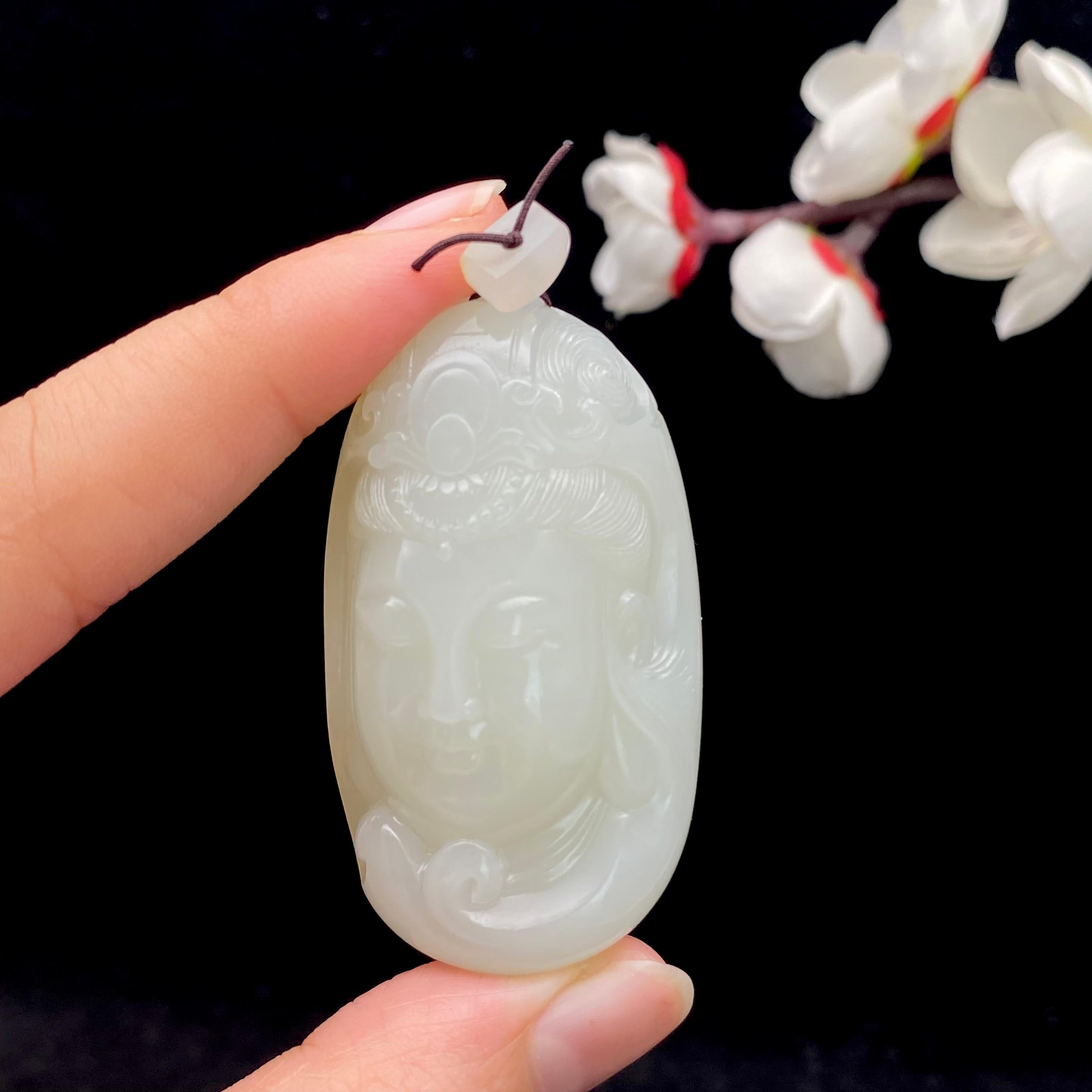 絶品　和田白玉　仔料トップ　観音様 和田玉白玉籽料【观音头】（47.8g） – 厚德载玉