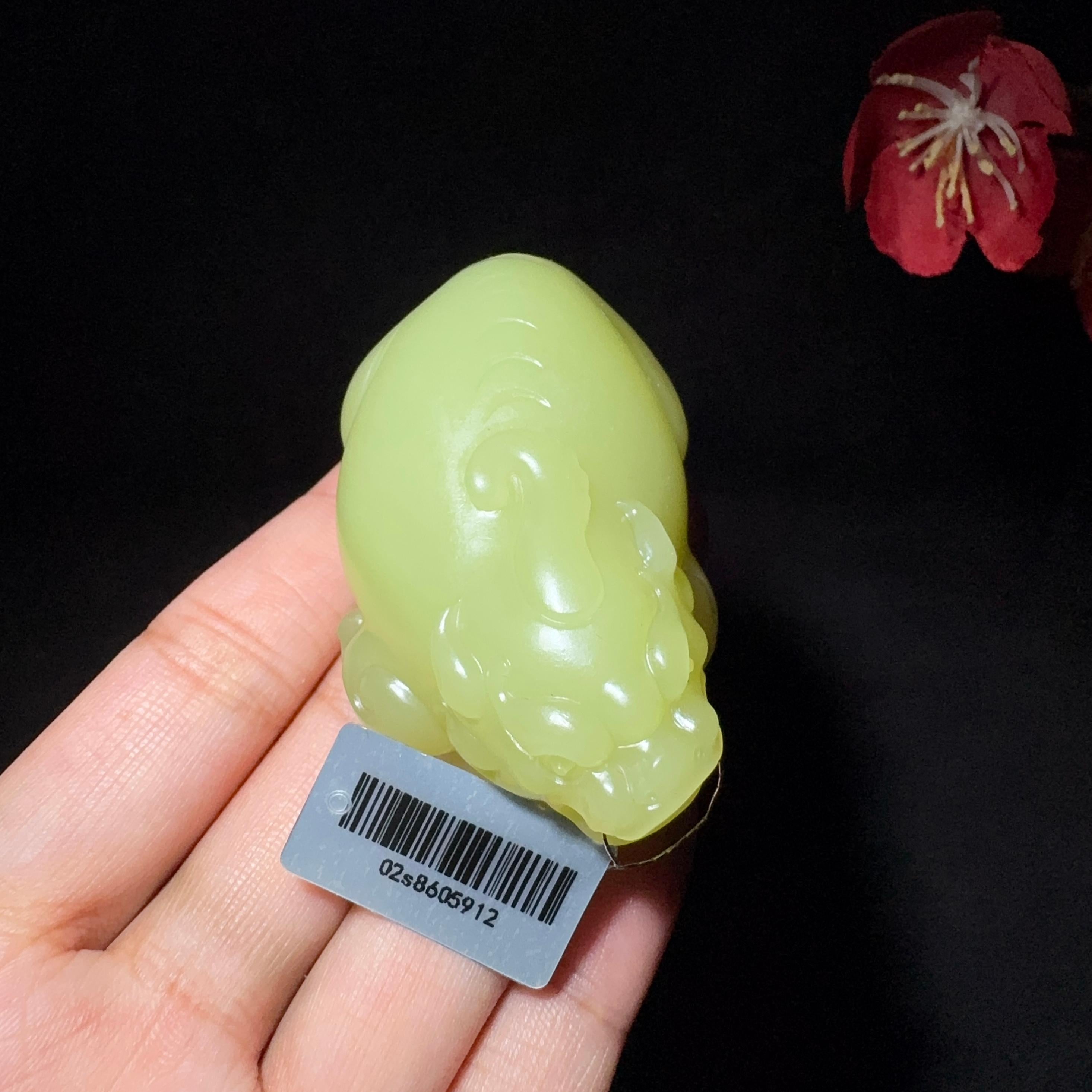 和田玉黄口手把件貔貅（97.9g）