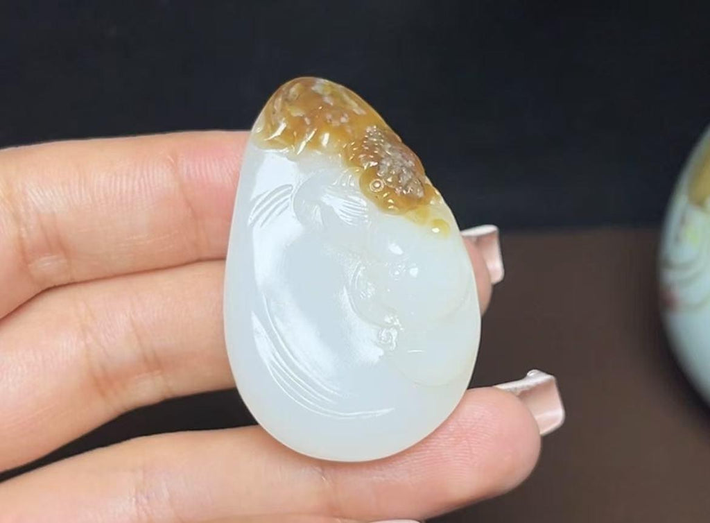 新疆和田玉且末糖白羊脂玉年年有余（26.5g）