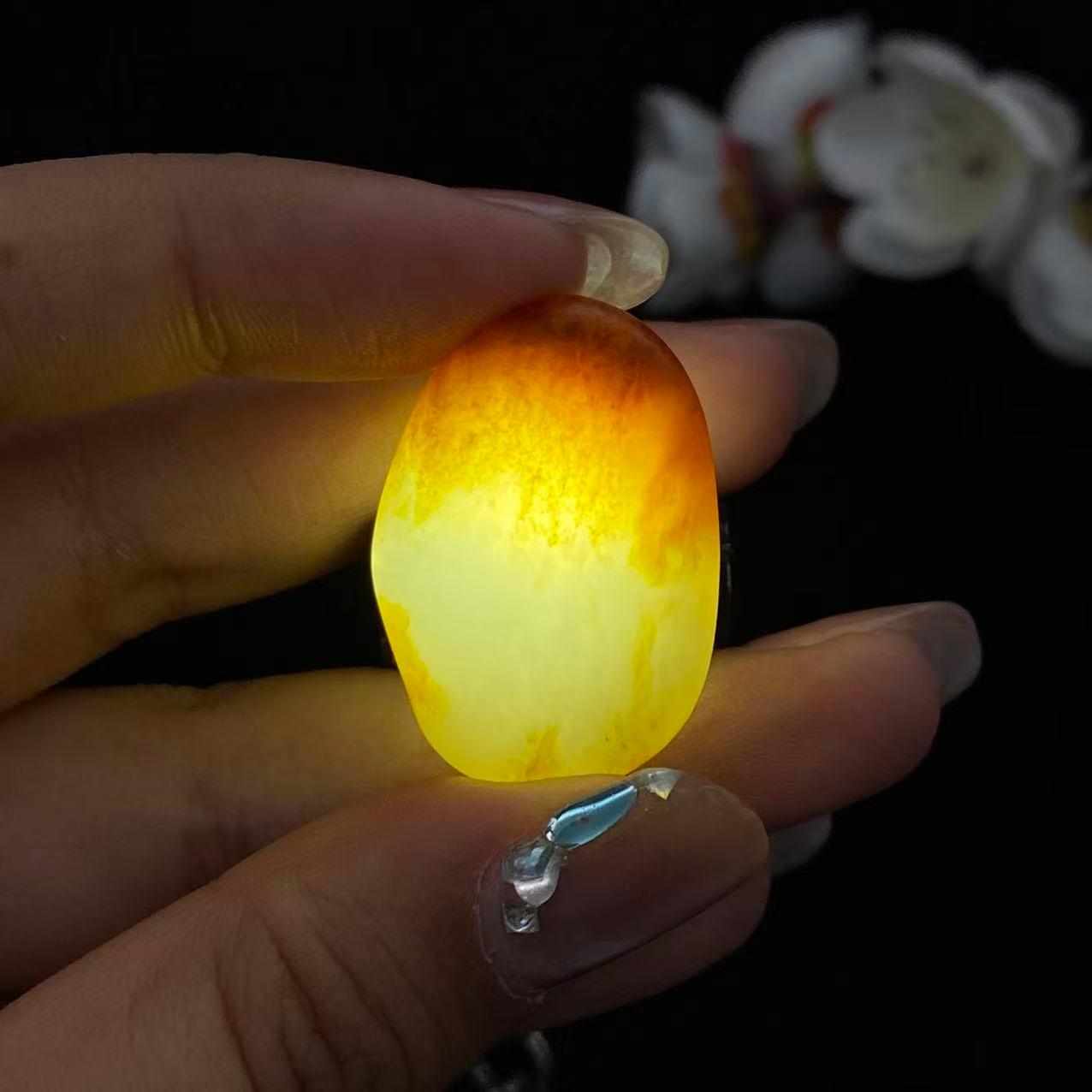 和田玉聚红皮籽料吊坠籽（9.3g）