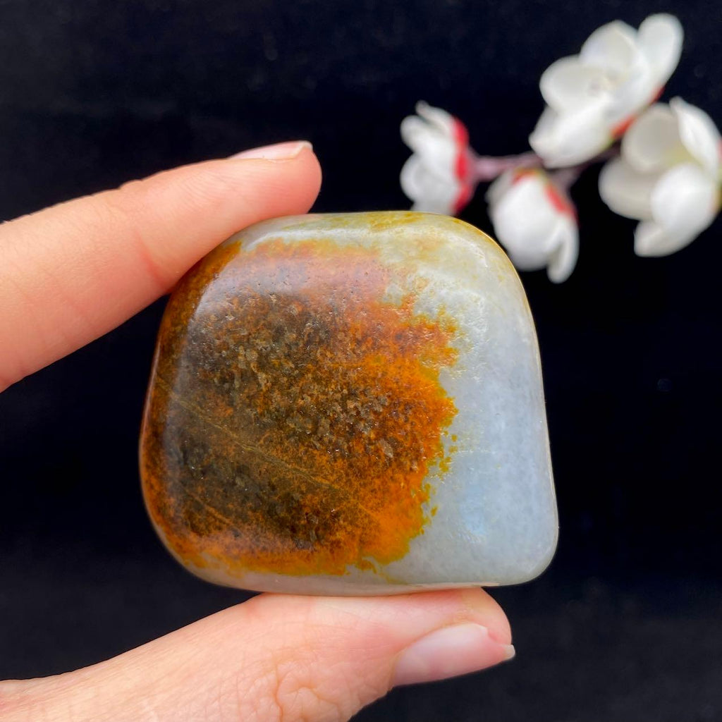 和田玉聚红皮青花籽料原石（64.6g）