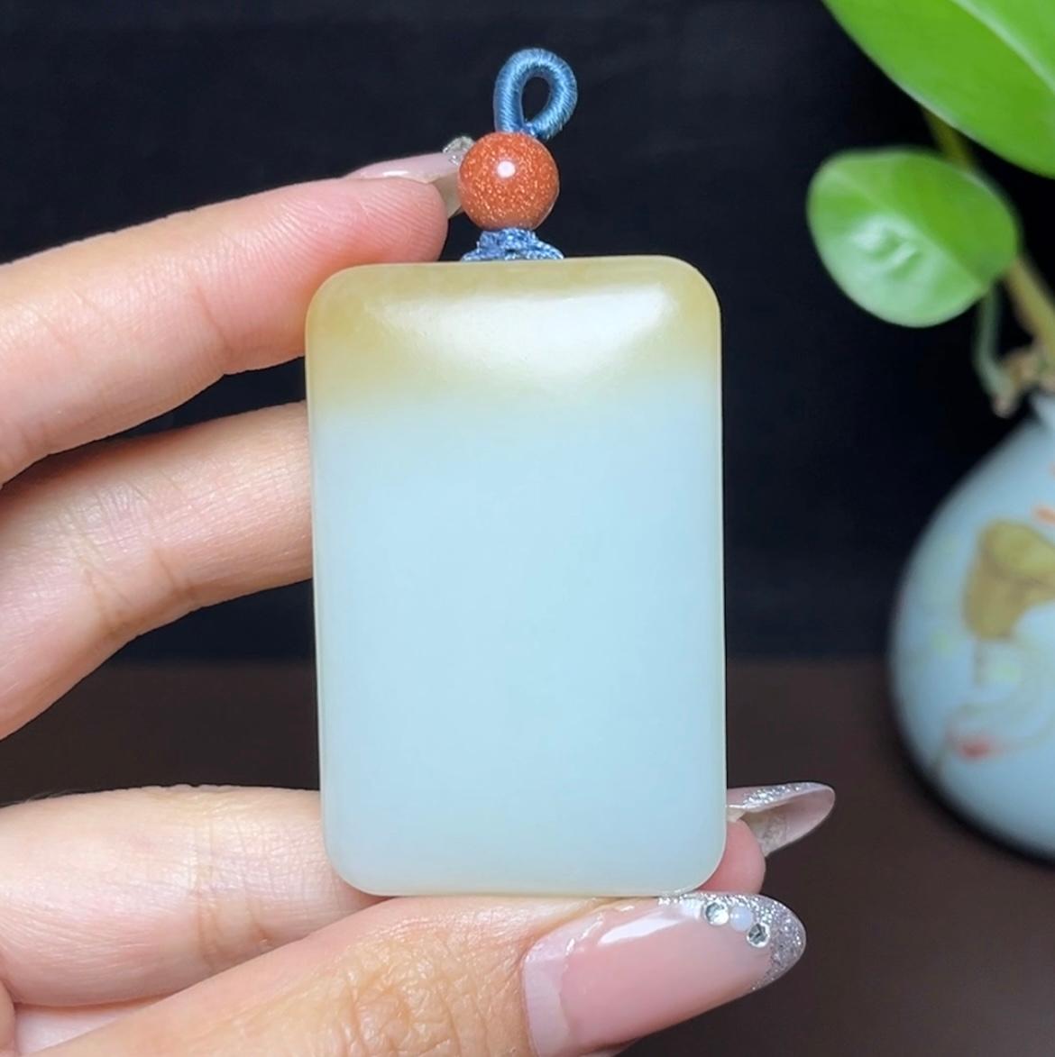 新疆和田玉且末糖白羊脂玉平安无事牌（52.3g） – 厚德载玉