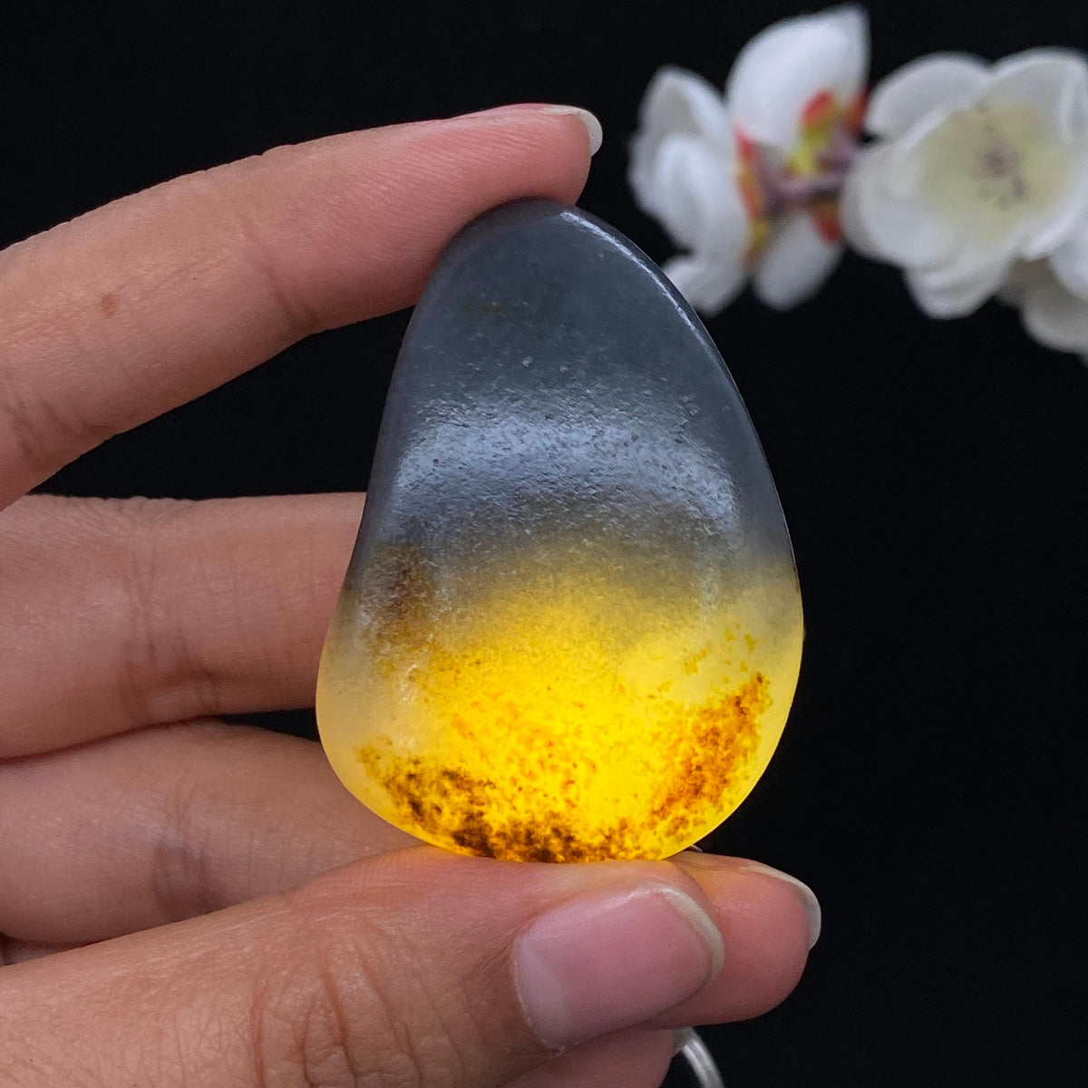 和田玉青花带黄皮籽料挂件（37.3g）