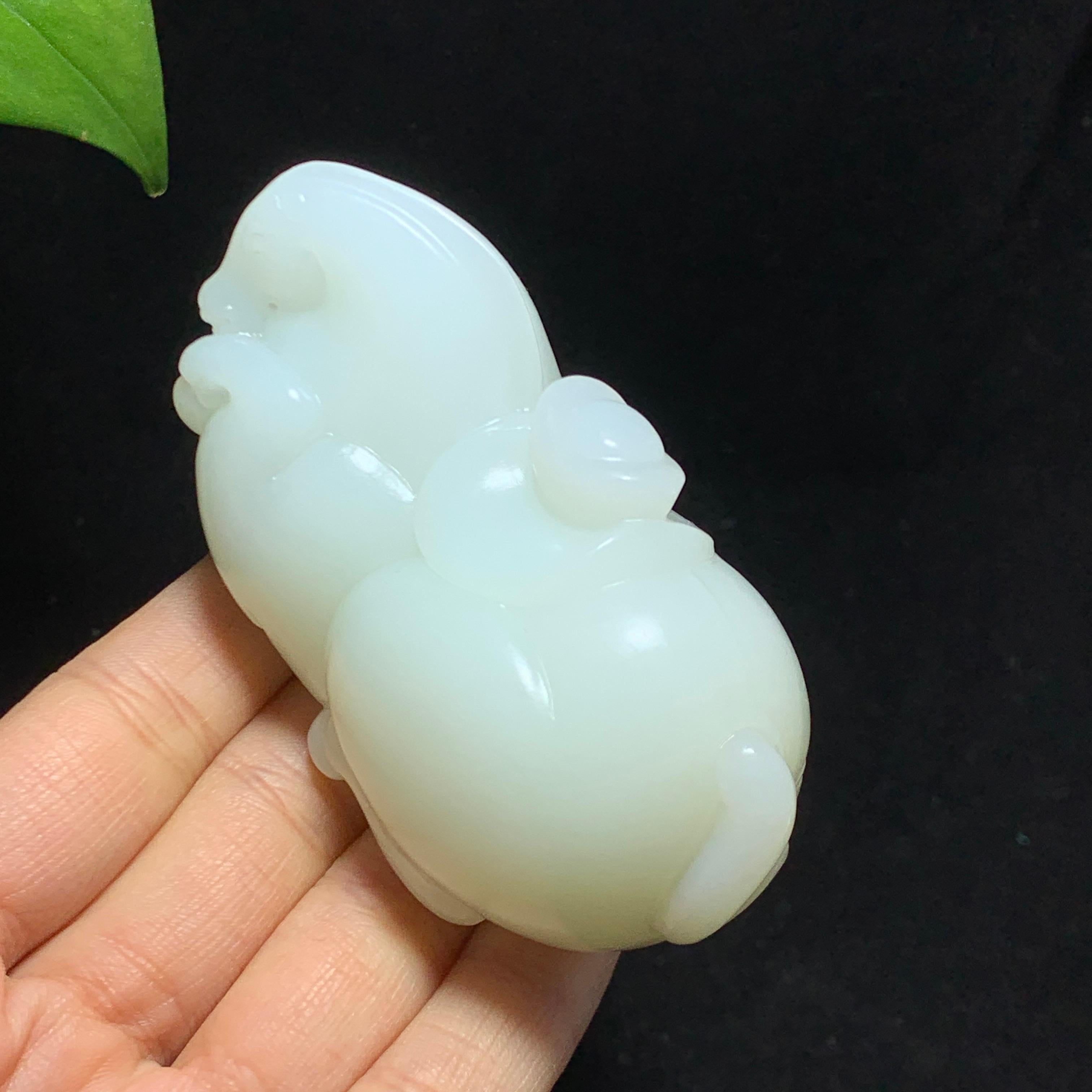 收藏级和田羊脂白玉山流水马上来财手把件（219.7g）