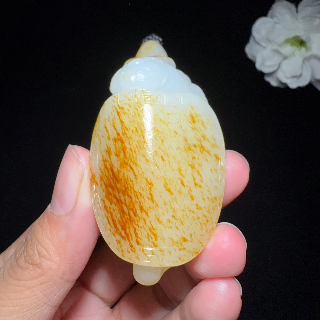 高品质和田玉籽料手把件鹰嘴龟（60.9g）