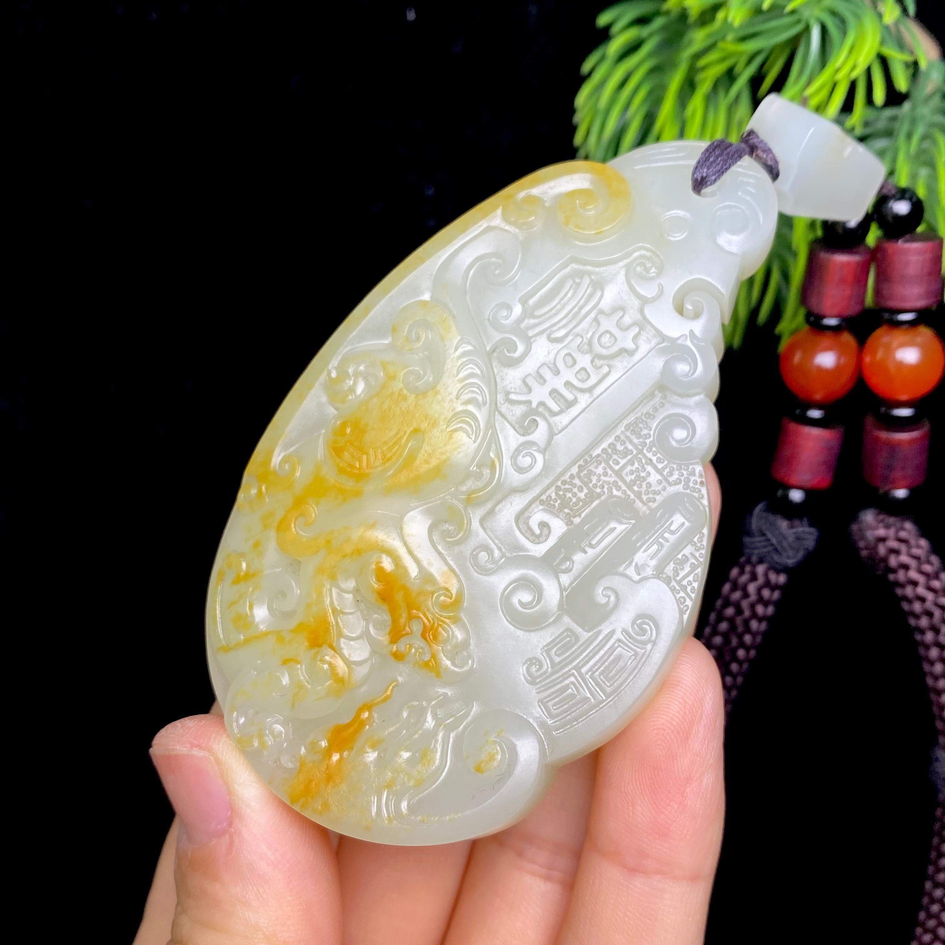 和田玉籽料仿古龙牌（97.0g）