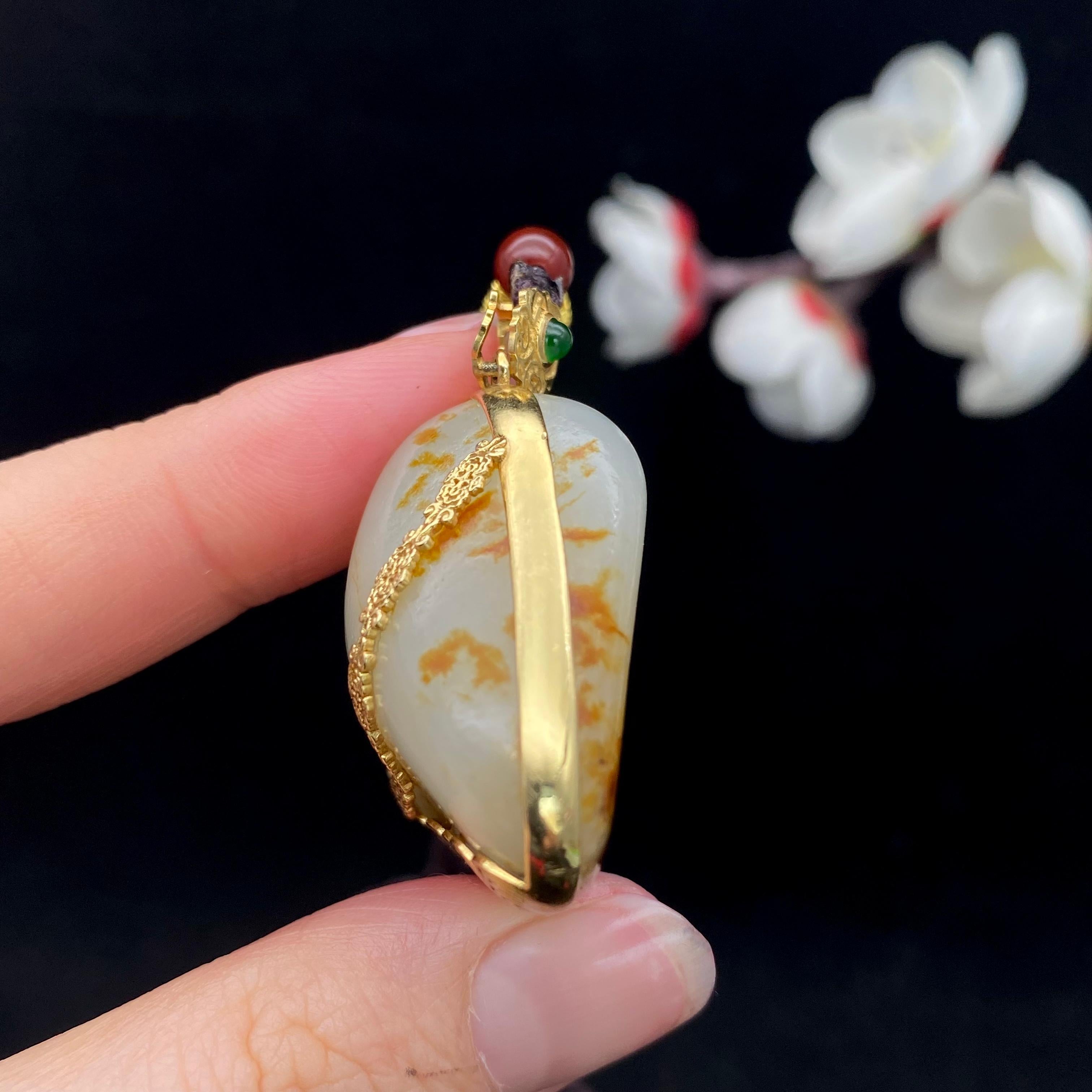 和田玉聚红皮籽料包金挂件（32.2g）