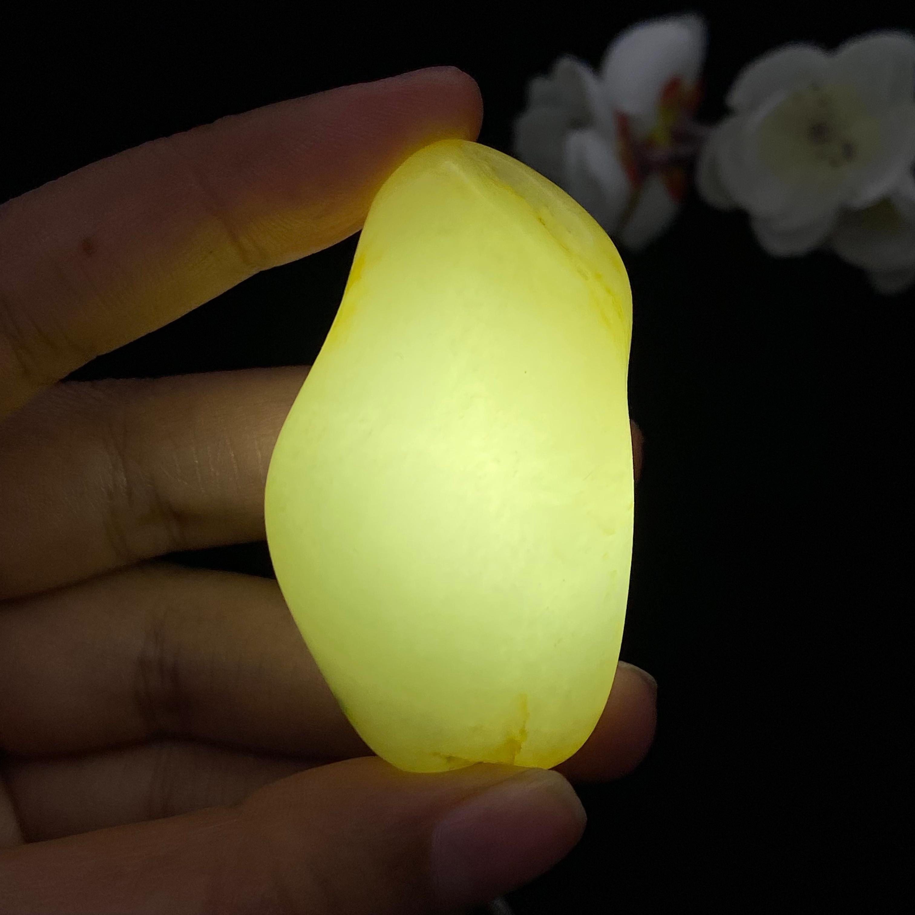 和田玉白玉带翠籽料挂件（44.4g）