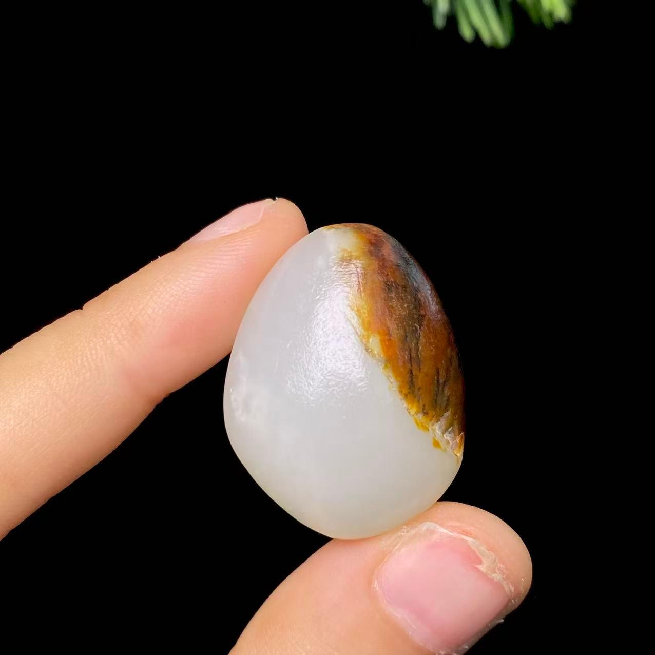 和田玉聚红皮白肉籽料（11.1g）