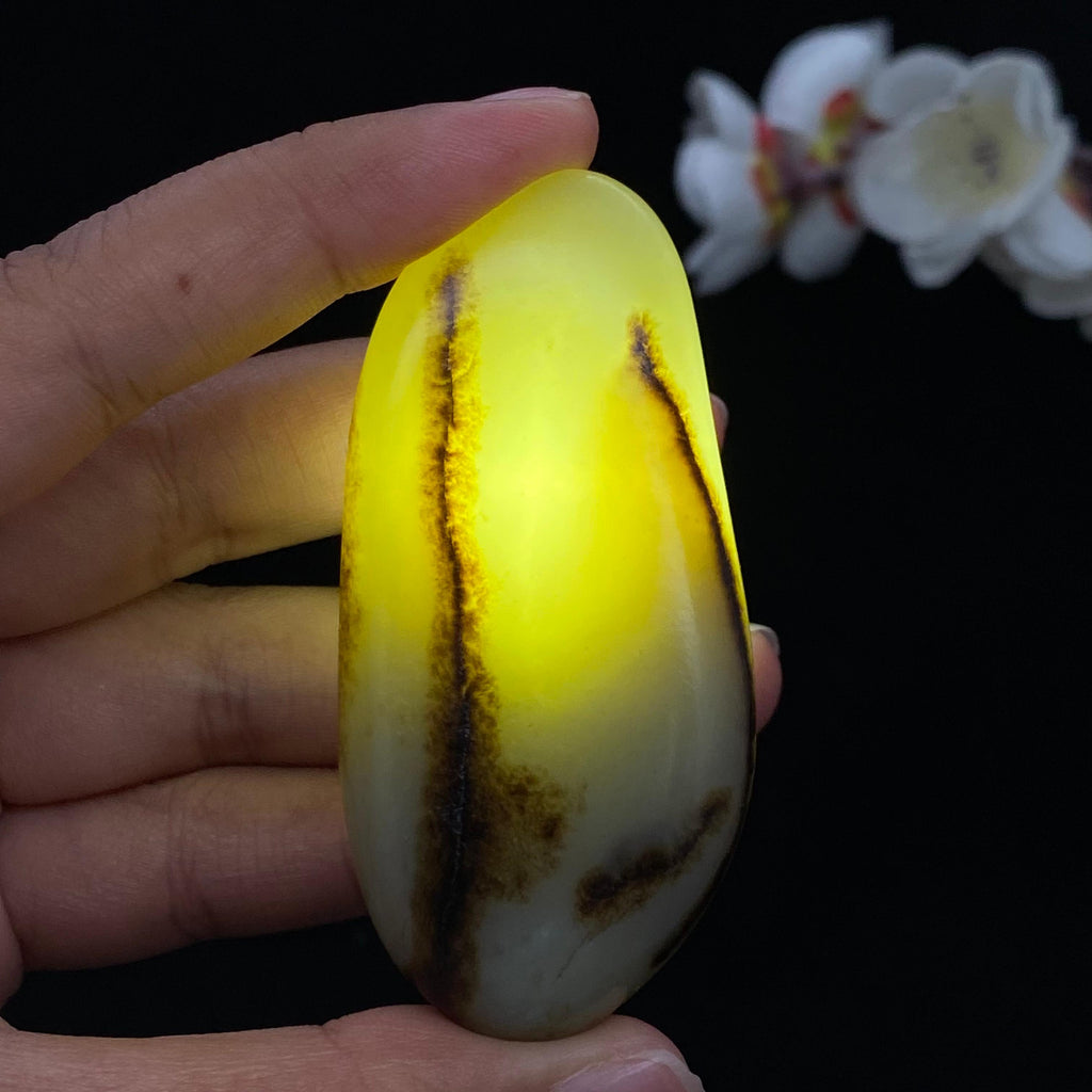 和田玉秋梨皮籽料手把件（69g）