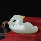 收藏级和田玉白玉带皮籽料卧马手把件（146.8g）