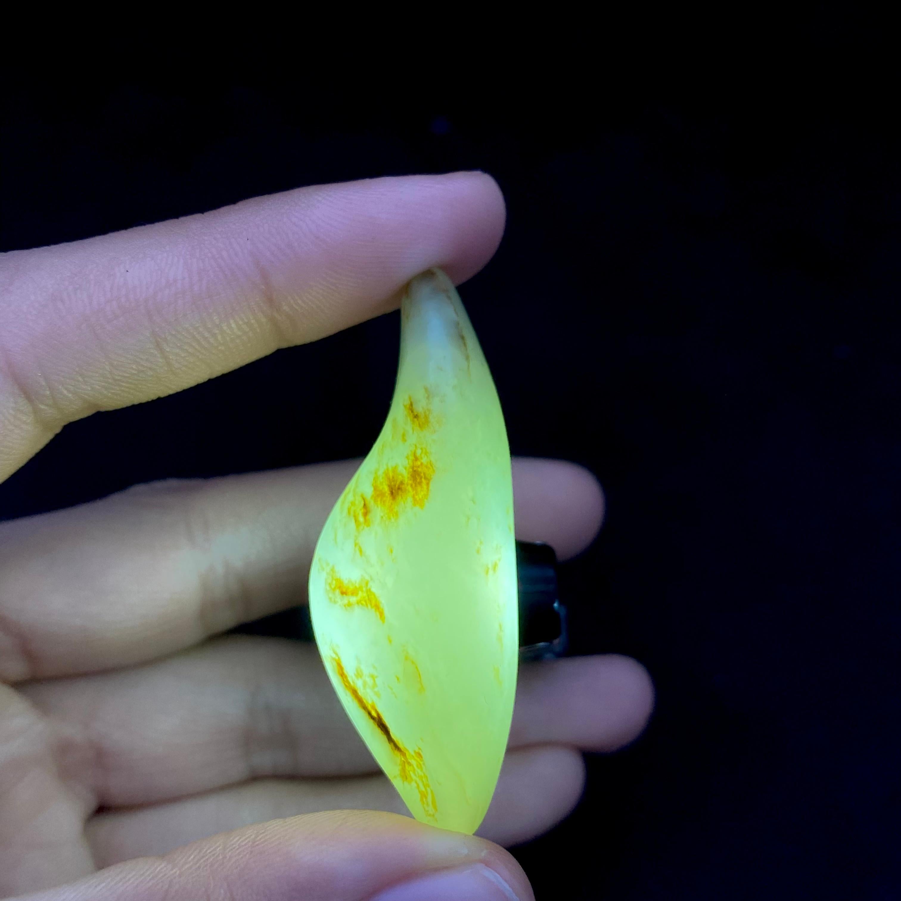 【超值推荐】和田洒金皮籽料原石（19.4g）