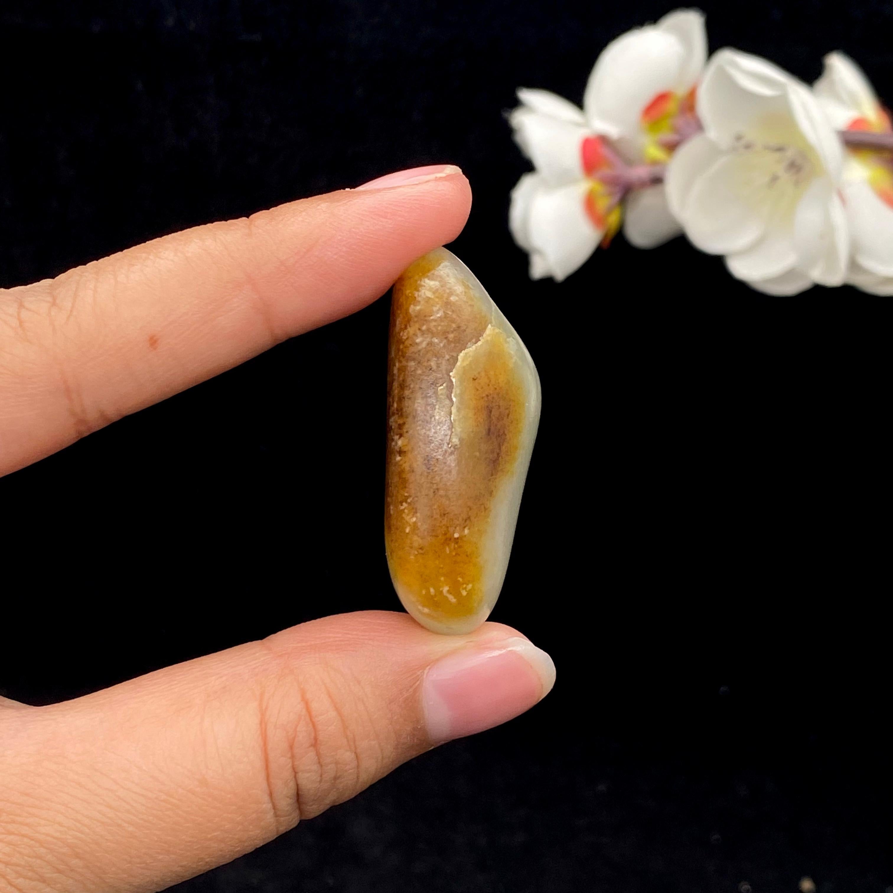 【超值推荐】和田玉聚黄皮籽料挂件（29.2g）