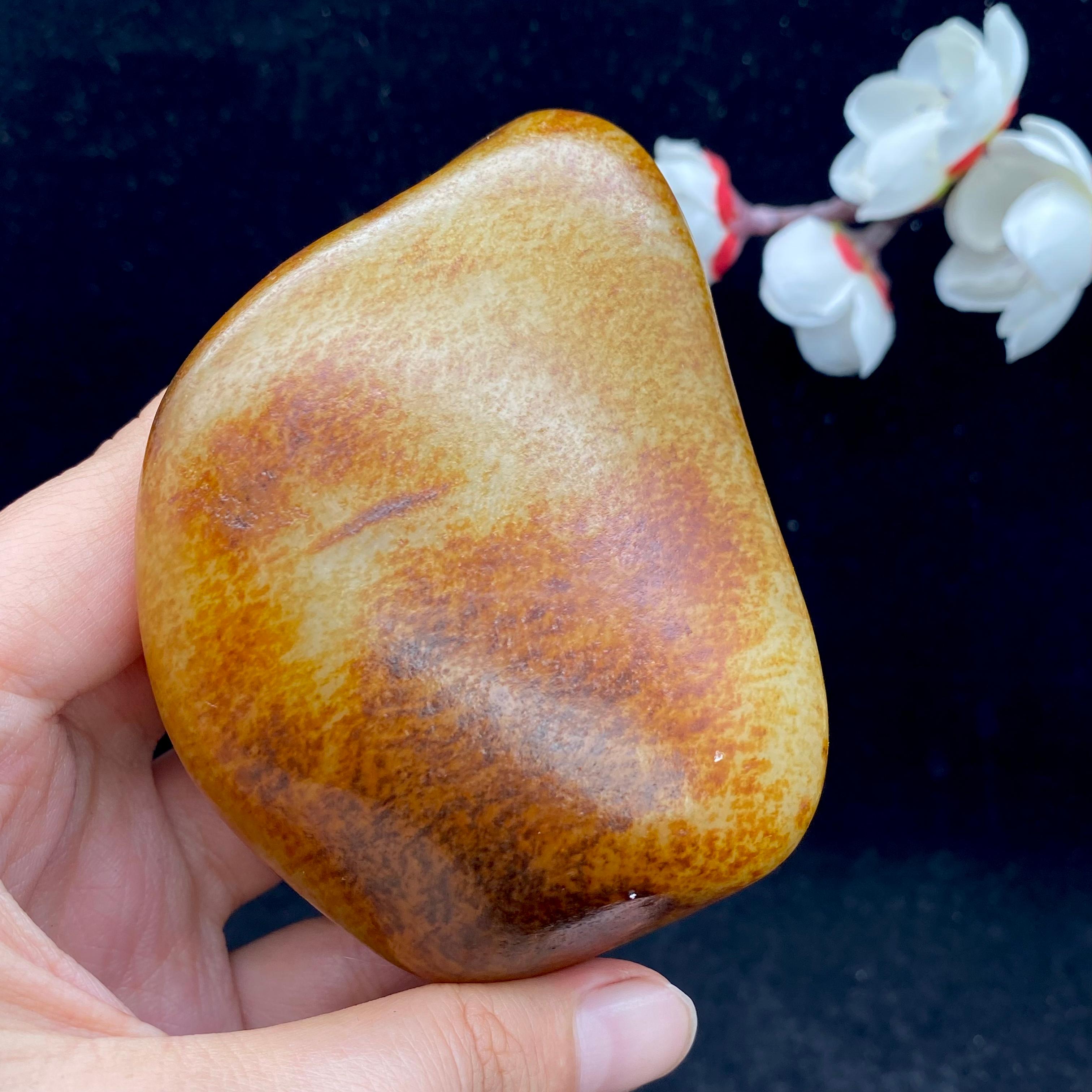 和田玉洒红皮籽料手把件（265.1g）