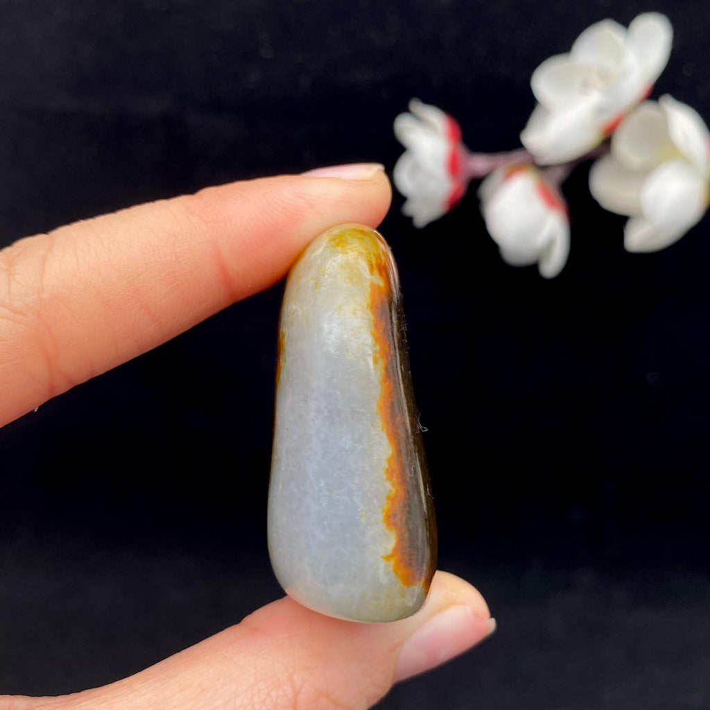 和田玉聚红皮青花籽料原石（64.6g）