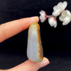 和田玉聚红皮青花籽料原石（64.6g）