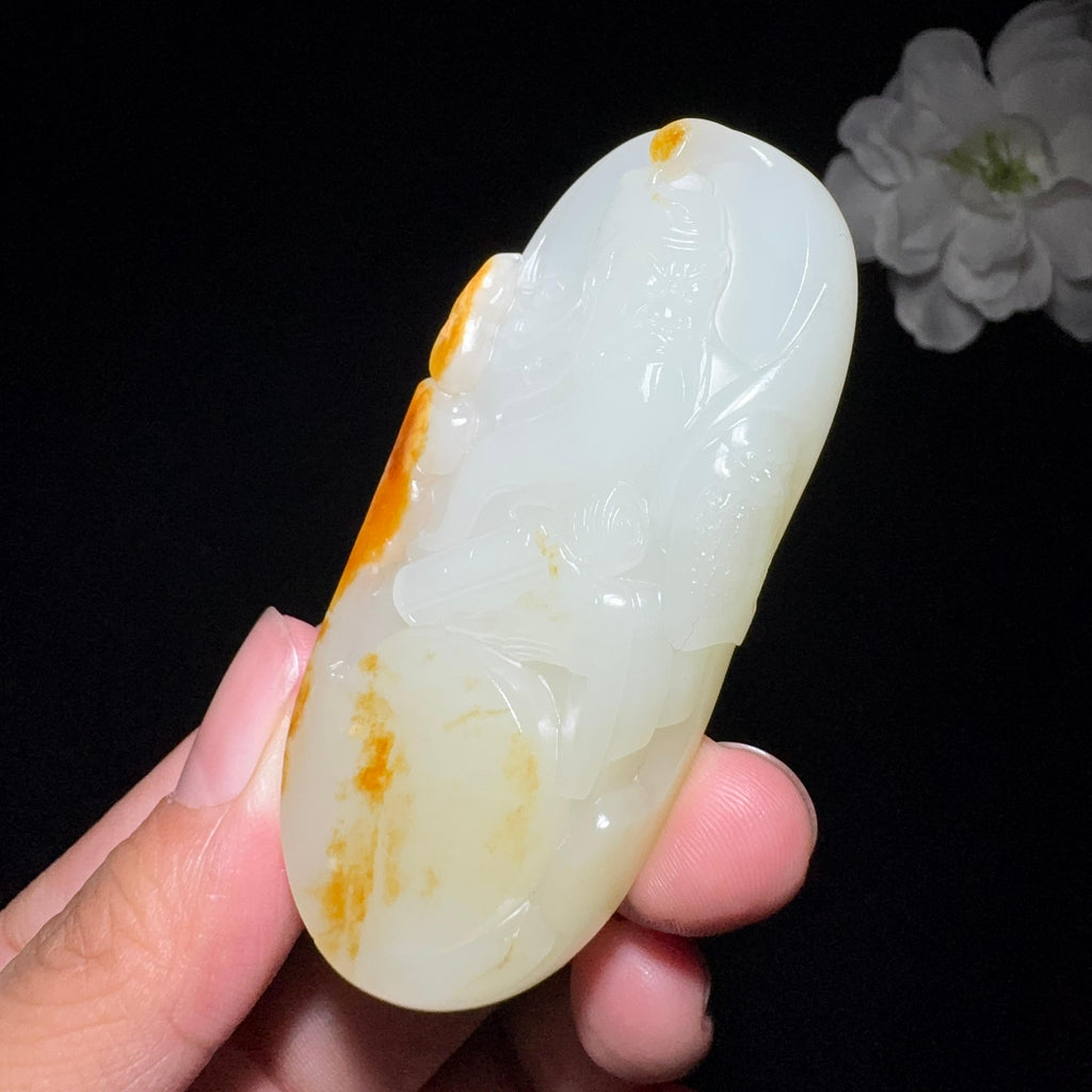 高品质和田玉籽料关公（52.4g）