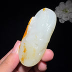 高品质和田玉籽料关公（52.4g）