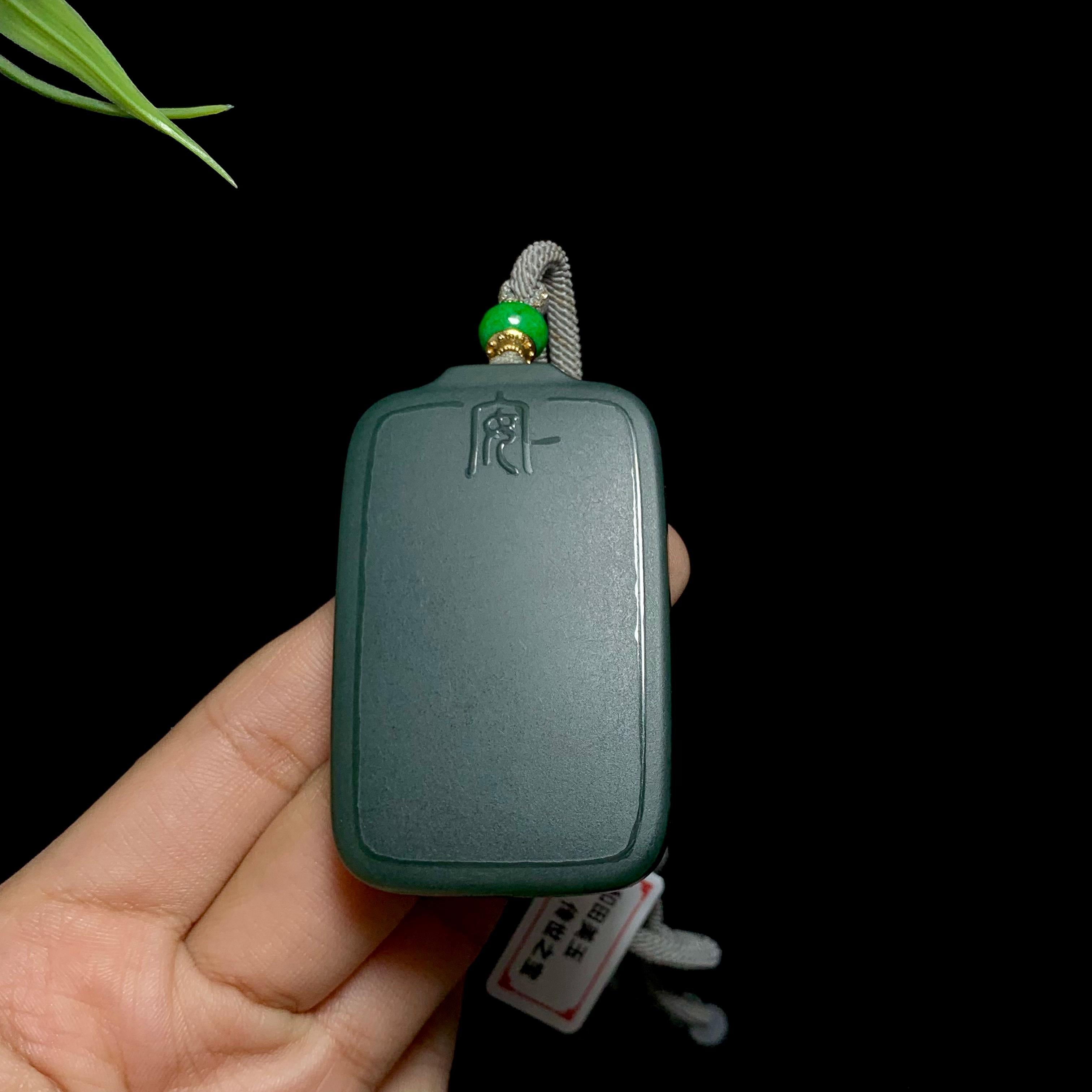 和田玉一细塔青无事牌（51.8g）