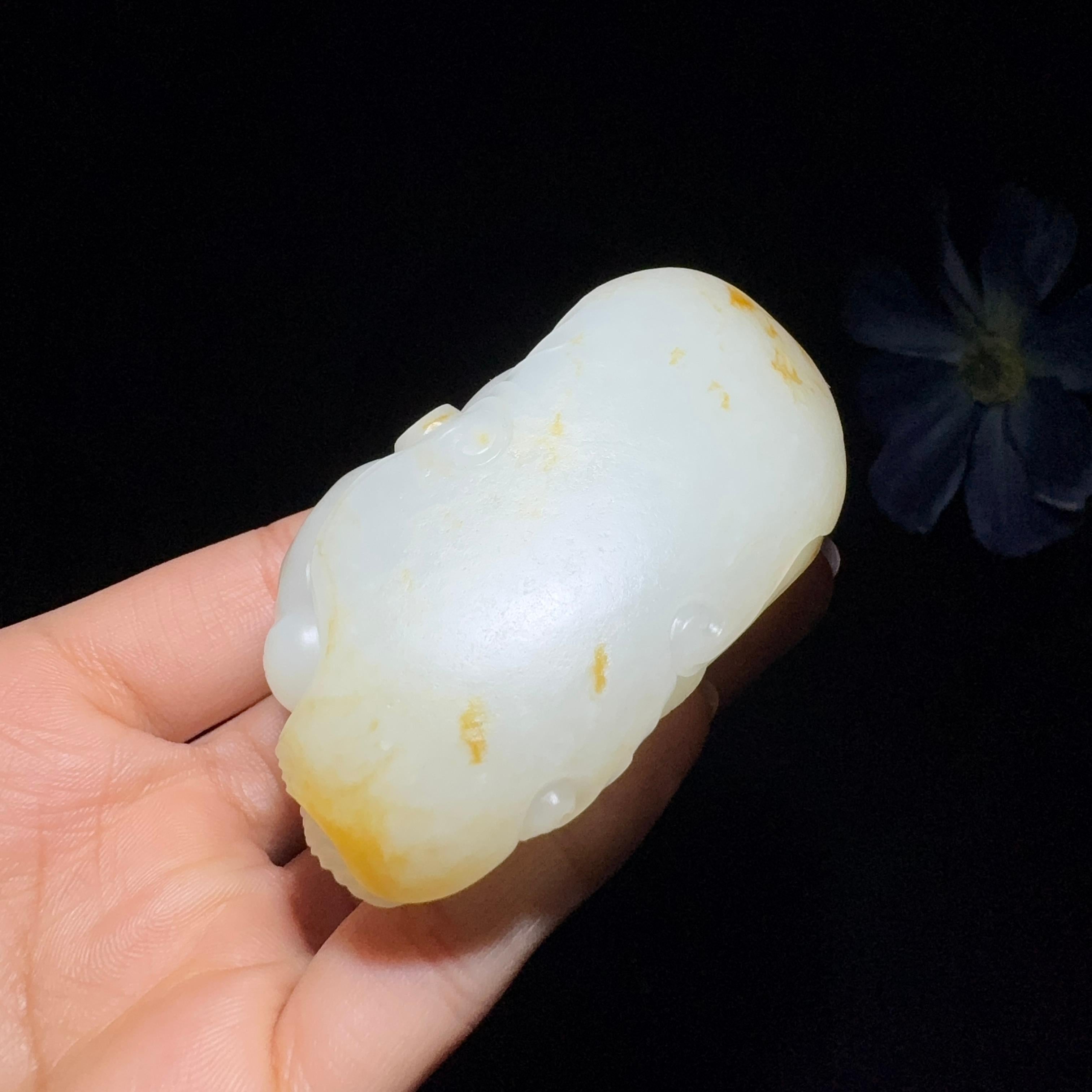 和田玉籽料手把件太平有象（161.7g）
