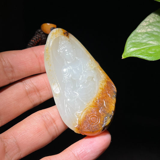 和田玉籽料黄沁皮观音挂件（54.7g）