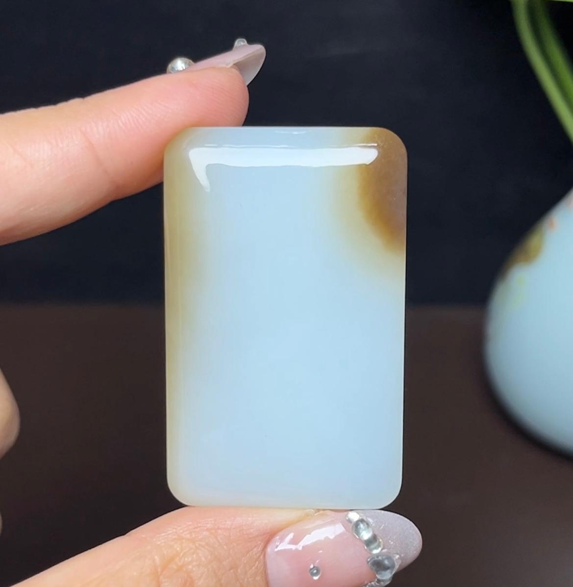 新疆和田玉且末糖羊脂玉平安无事牌（38.8g）