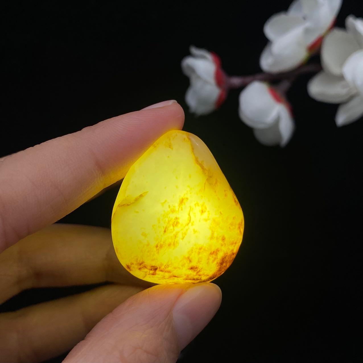 【超值推荐】和田玉洒金皮籽料原石（14.9g）