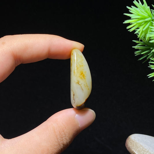 和田玉白玉红皮籽料原石（10.8g）