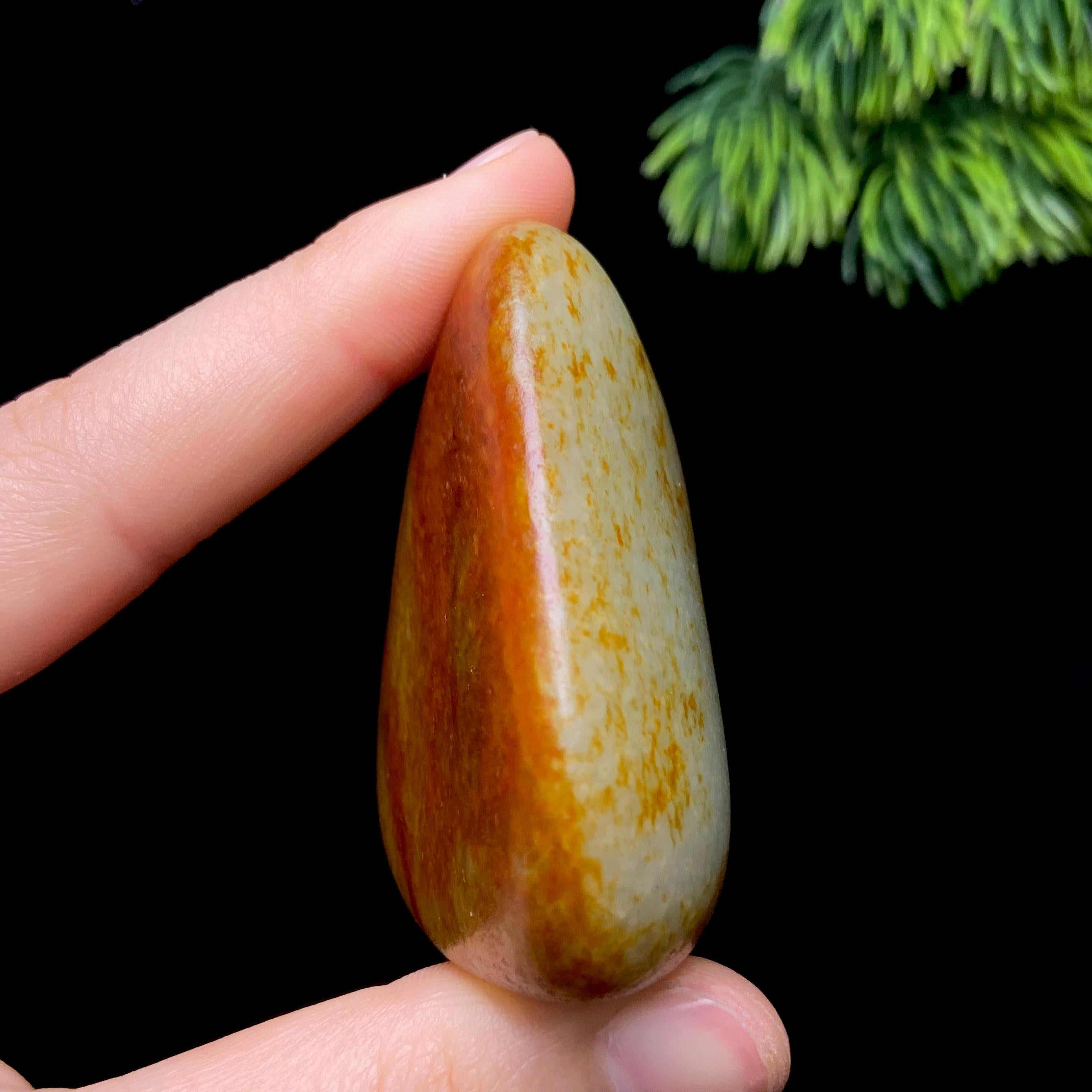 和田玉黄沁皮籽料把件（119.5g）