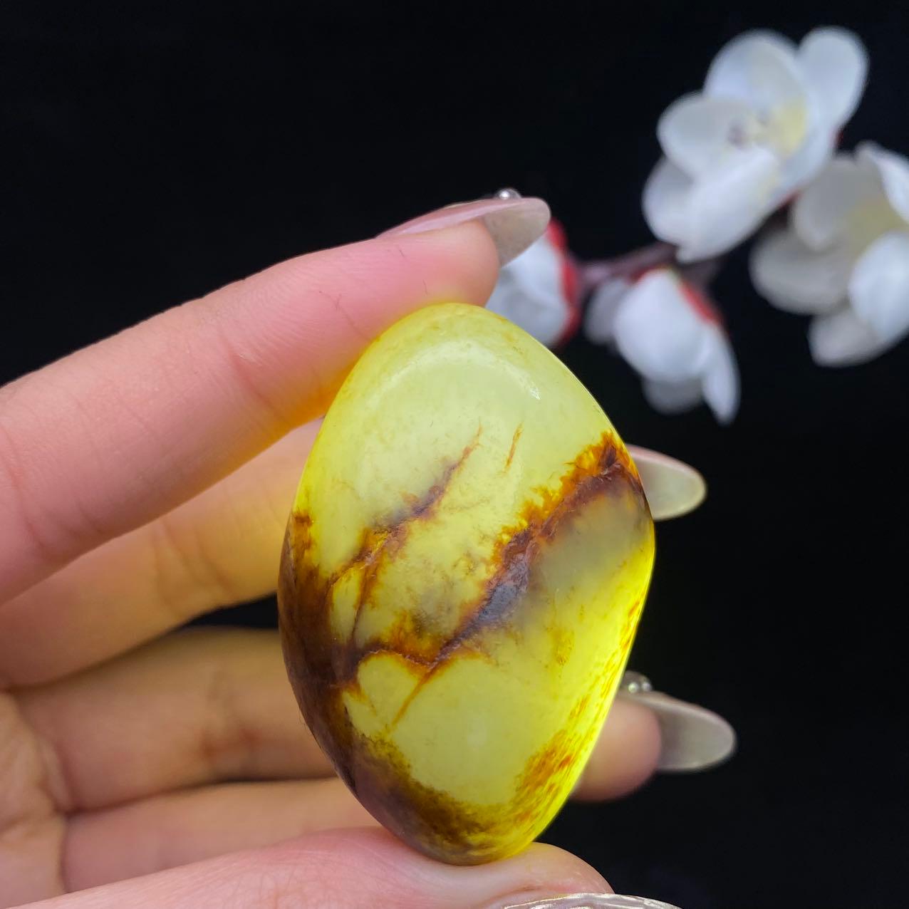 和田玉聚红皮籽料原石（49.1g）