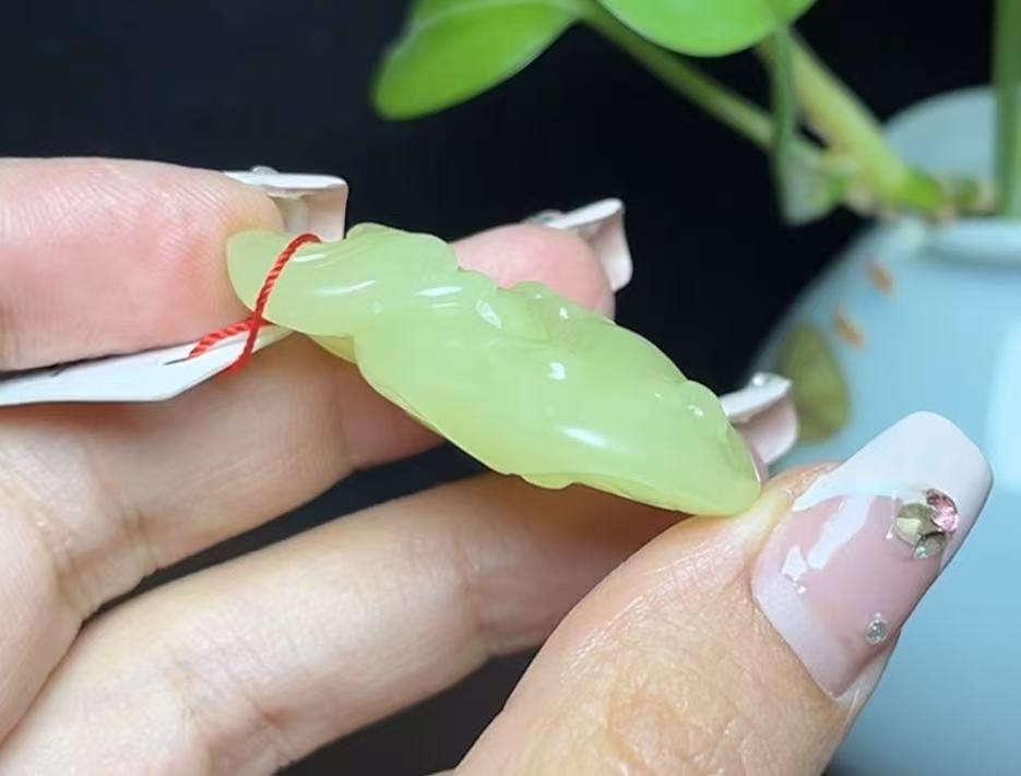 新疆和田玉若羌黄口料灵芝玉如意（19.1g）