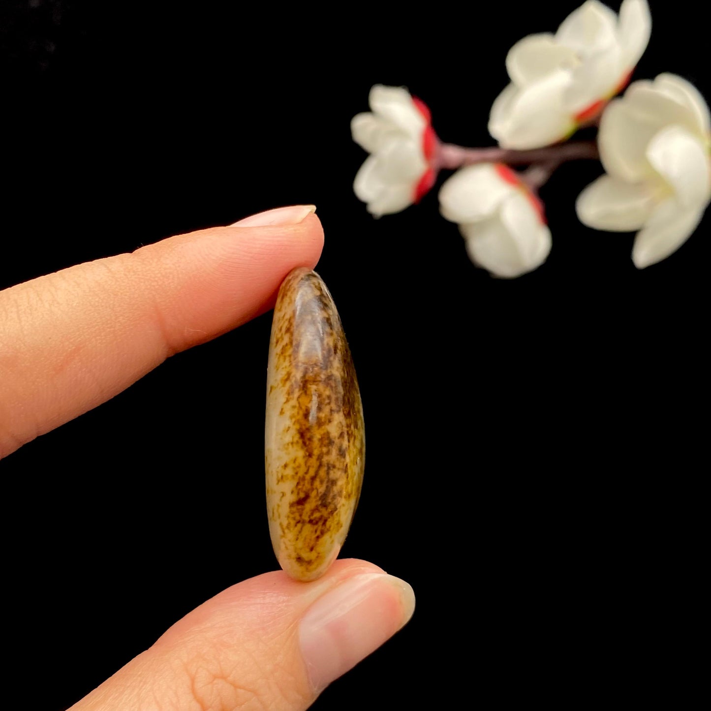 和田玉聚黄皮籽料吊坠籽（15.4g）